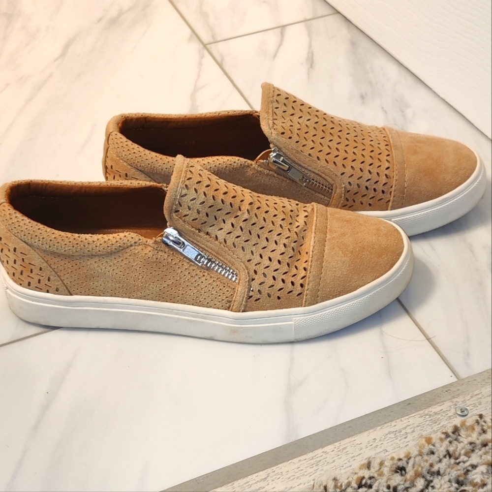 Women's suede shoes